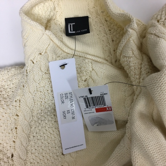 Love Token Womens TurtleNeck Sweater - Picture 5 of 6